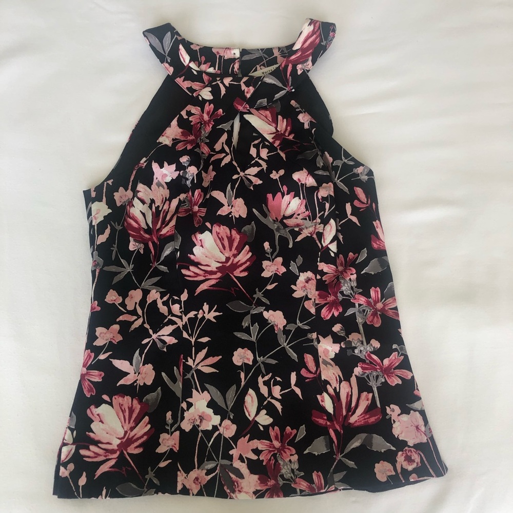 Cute top by White House/Black Market .Size 2 Great Condition